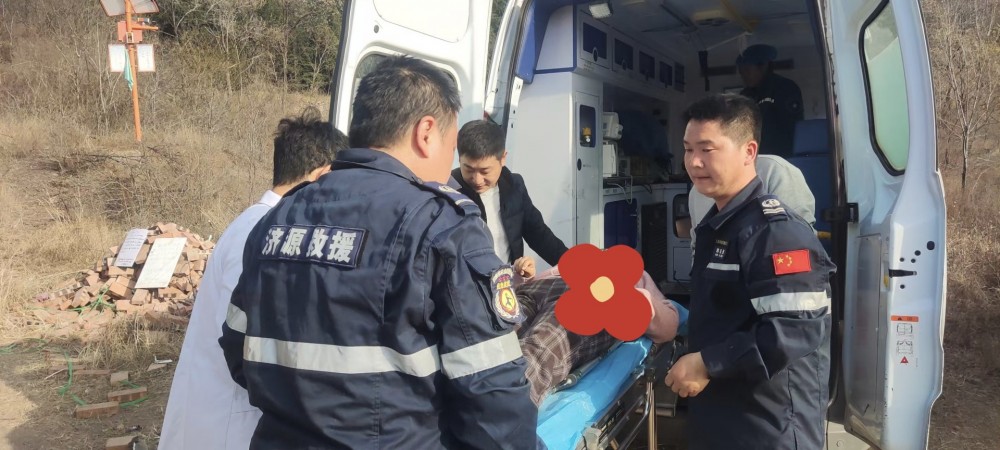 老鸦寨救援摔伤游客