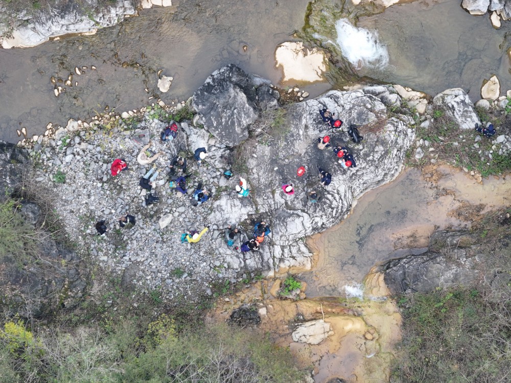 沁龙峡搜救23名外地迷路游客